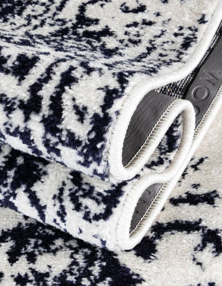 Detail image of  3' x 5' 3 Arlington Oval Rug