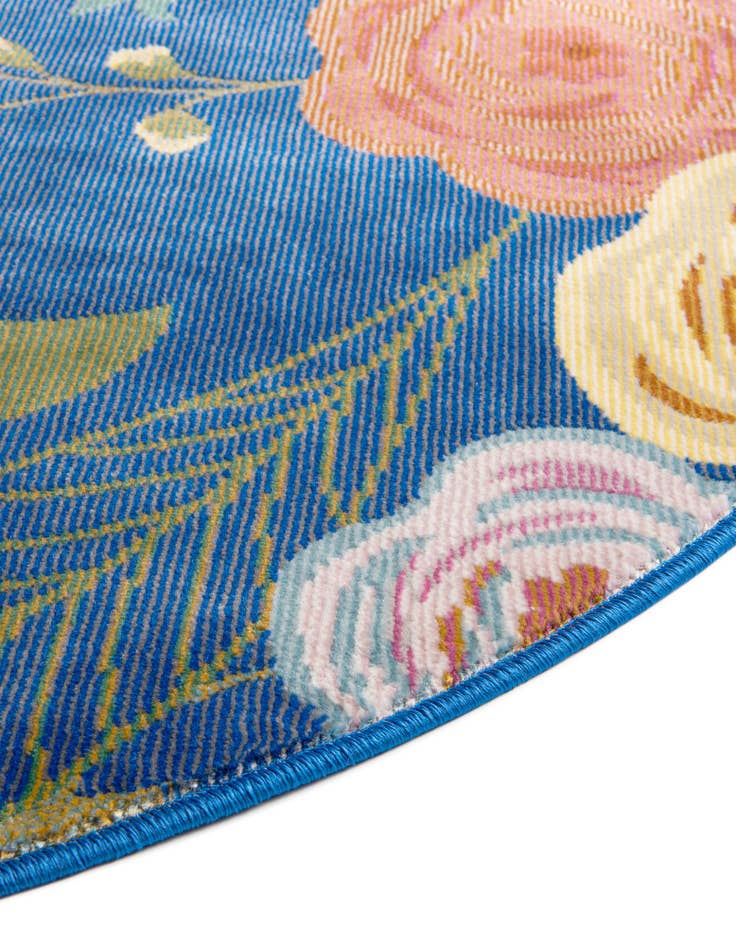 Detail image of  5' 3 x 7' 10 Blossom Oval Rug