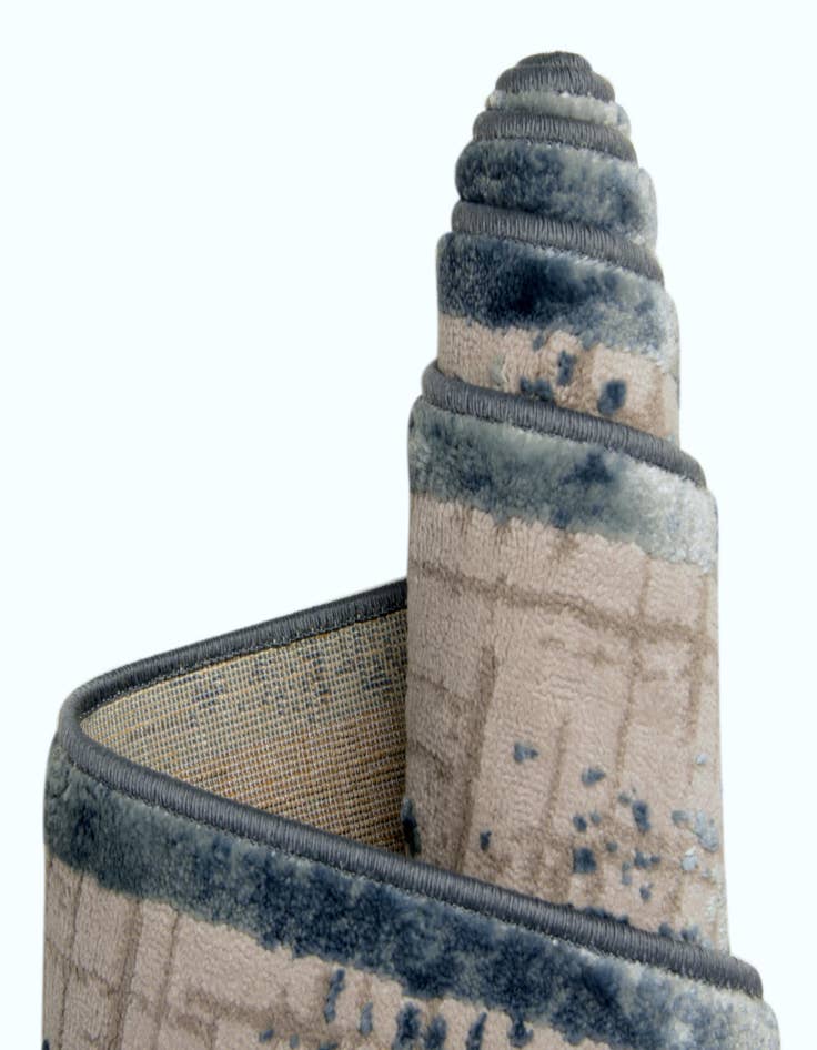 Detail image of  5' 3 x 8' Derbyshire Oval Rug