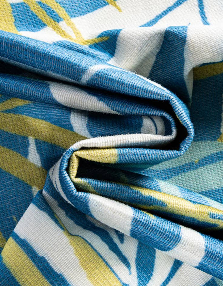 Detail image of  2' x 3' 1  Washable Jill Zarin Caribbean Indoor / Outdoor Oval Rug