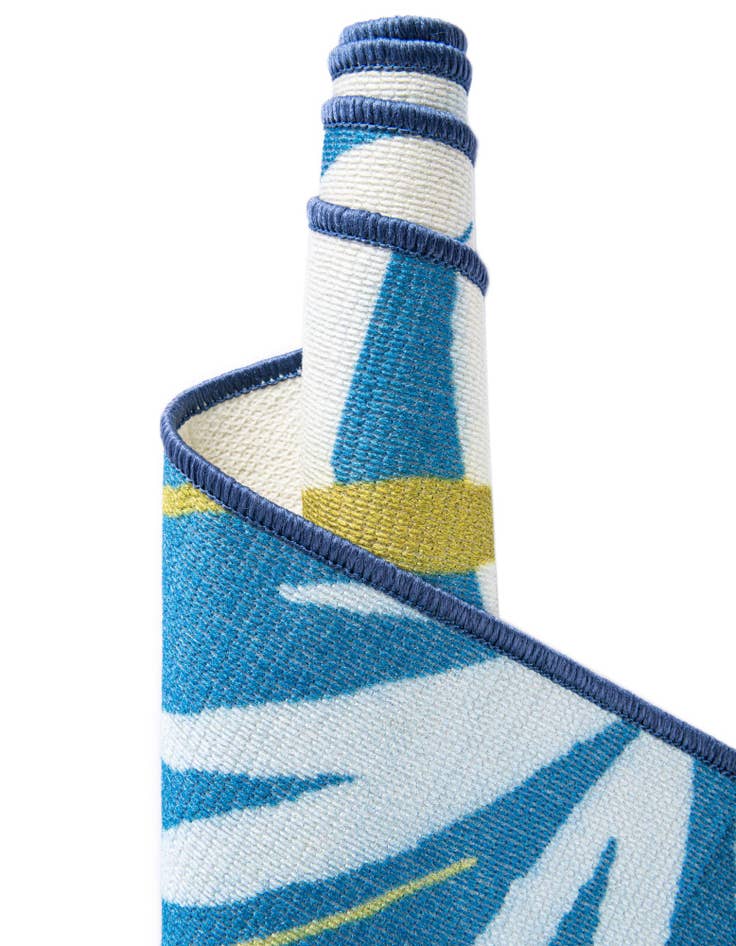 Detail image of  2' x 3' 1  Washable Jill Zarin Caribbean Indoor / Outdoor Oval Rug