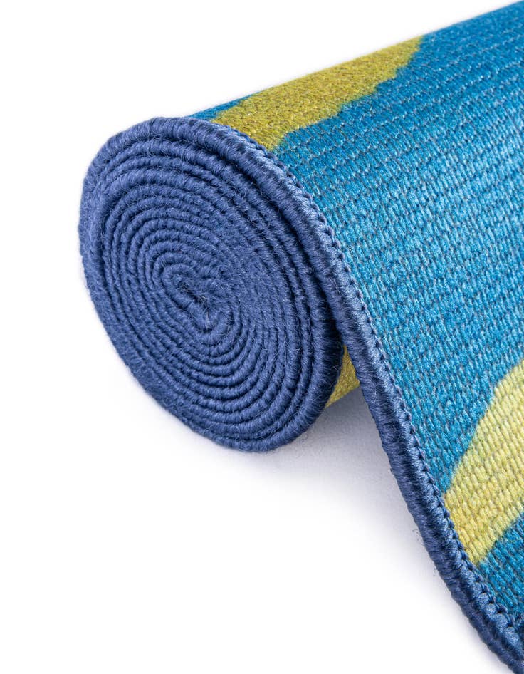 Detail image of  2' x 3' 1  Washable Jill Zarin Caribbean Indoor / Outdoor Oval Rug