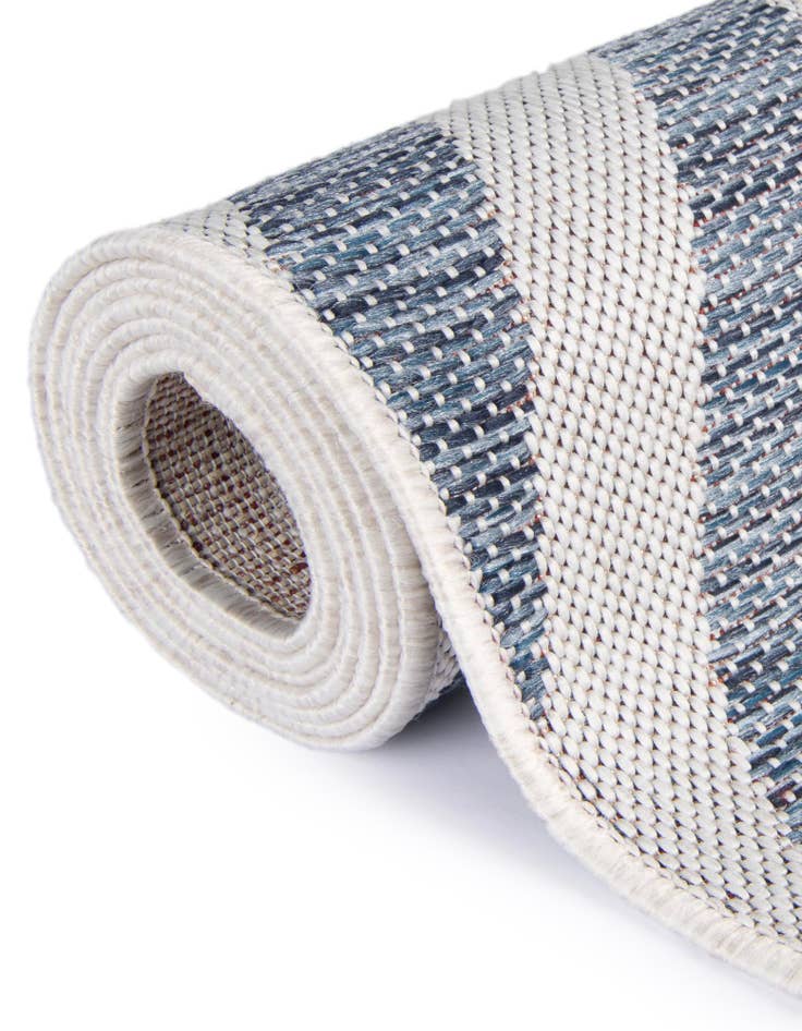 Detail image of  7' 10 x 10'  Washable Jill Zarin Indoor / Outdoor Oval Rug