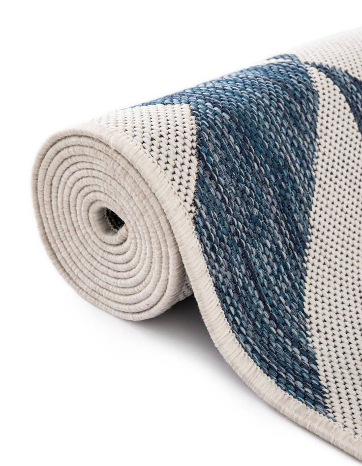 Detail image of  7' 10 x 10'  Washable Jill Zarin Napa Indoor / Outdoor Oval Rug