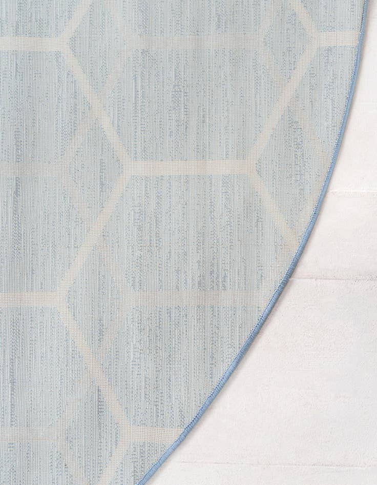 Detail image of  5' 3 x 8' Lattice Trellis Oval Rug