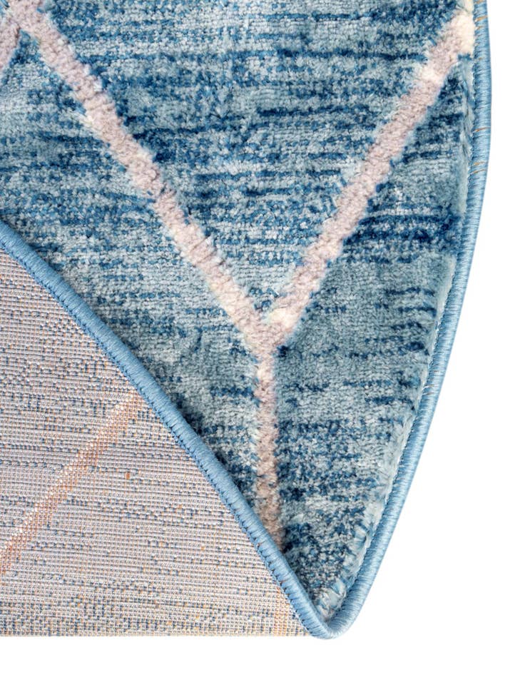 Detail image of  5' 3 x 8' Lattice Trellis Oval Rug