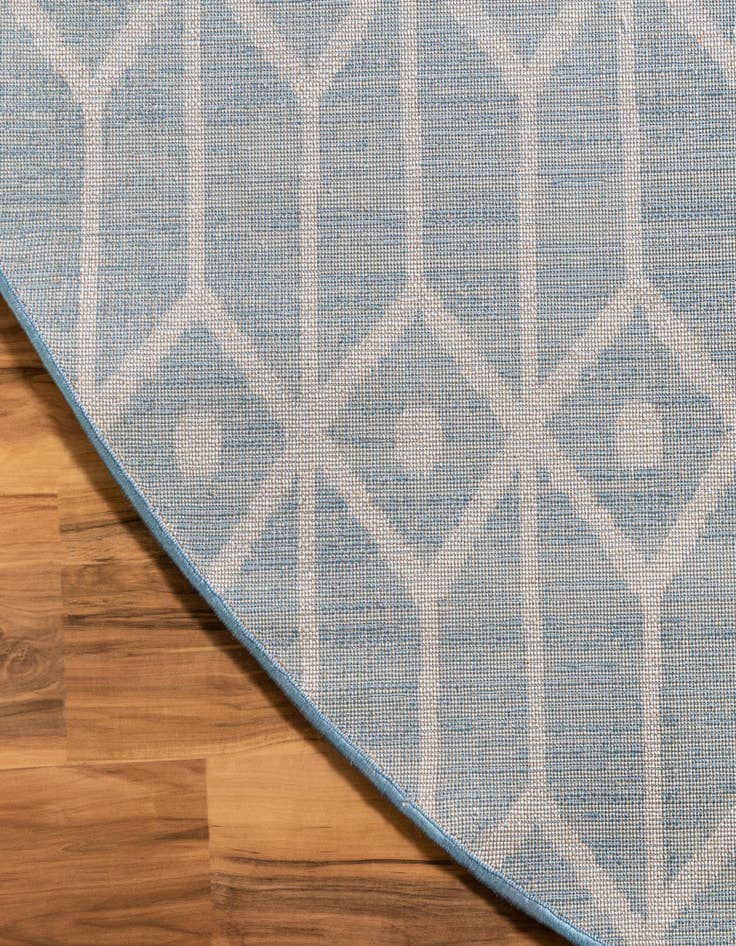 Detail image of  5' 3 x 8' Lattice Trellis Oval Rug