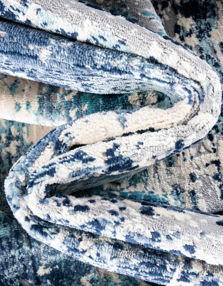 Detail image of  3' 7 x 5' 3 Malibu Oval Rug