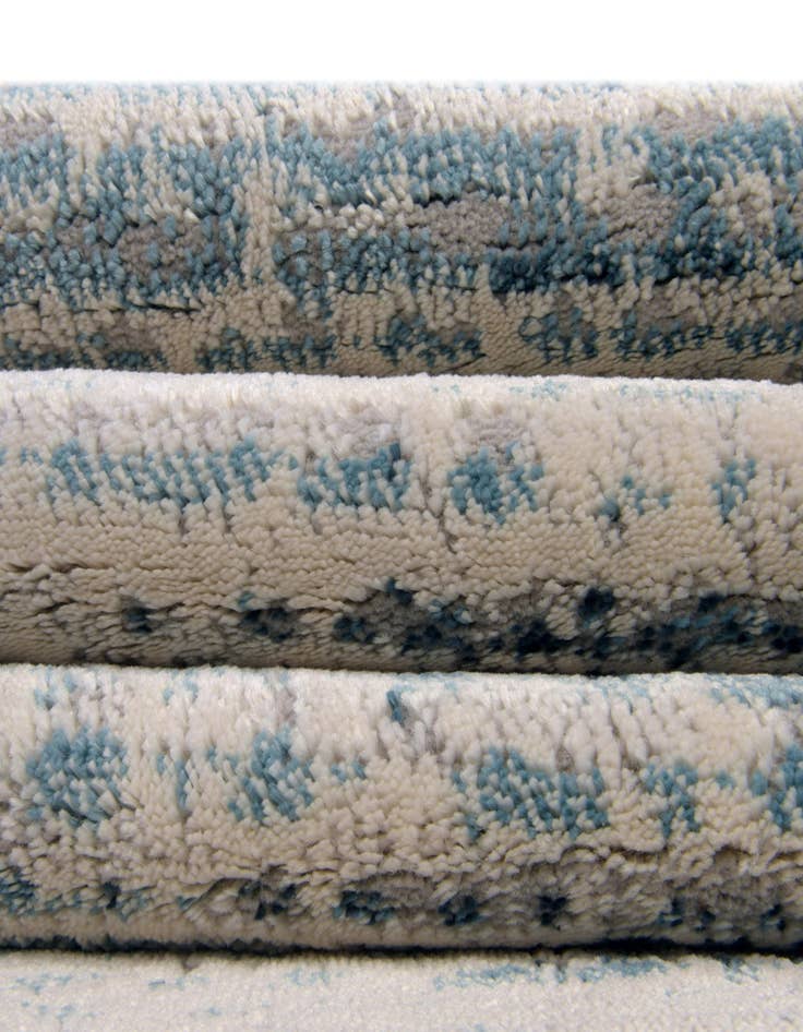 Detail image of  8' x 10' Oasis Oval Rug