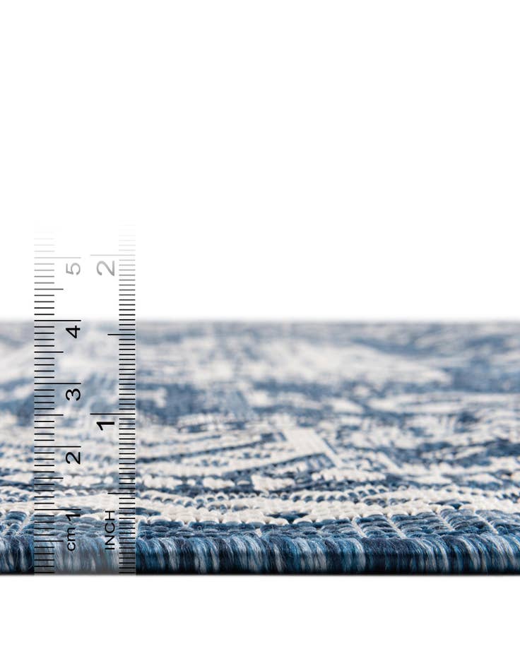 Detail image of  7' 10 x 10'  Washable Aztec Indoor / Outdoor Oval Rug