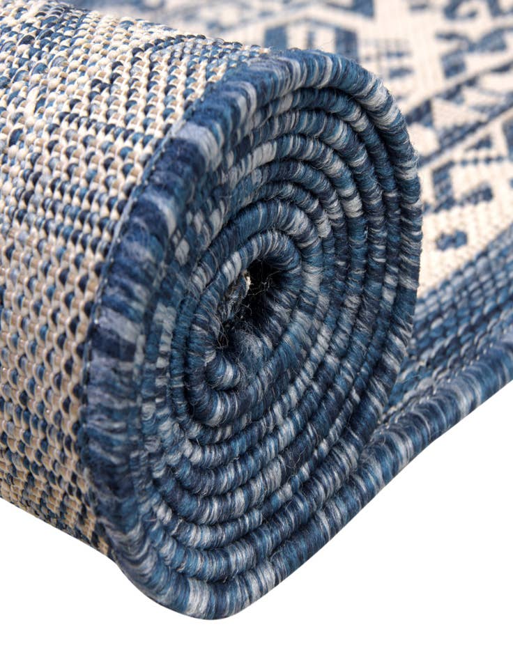 Detail image of  7' 10 x 10'  Washable Aztec Indoor / Outdoor Oval Rug