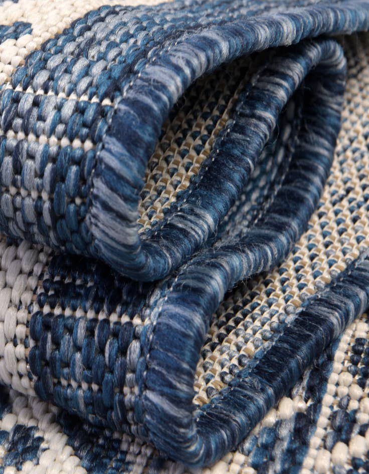 Detail image of  7' 10 x 10'  Washable Aztec Indoor / Outdoor Oval Rug