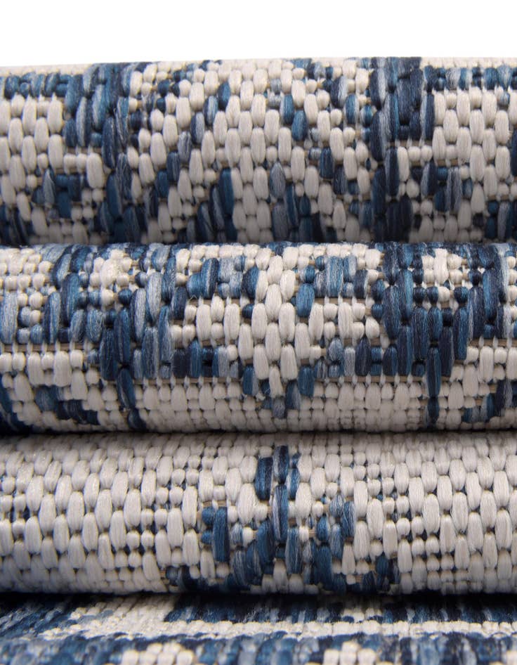 Detail image of  7' 10 x 10'  Washable Aztec Indoor / Outdoor Oval Rug