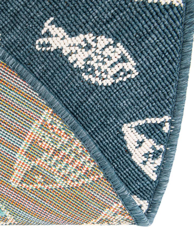 Detail image of  2' x 3'  Washable Coastal Indoor / Outdoor Oval Rug