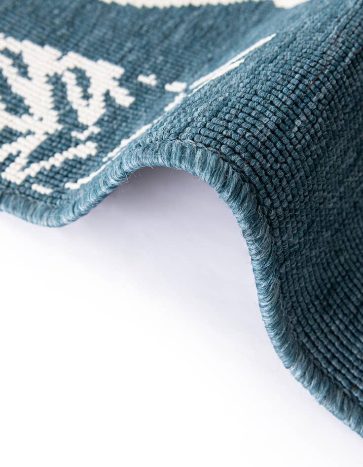 Detail image of  2' x 3'  Washable Coastal Indoor / Outdoor Oval Rug