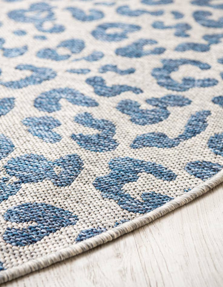 Detail image of  7' 10 x 10'  Washable Safari Indoor / Outdoor Oval Rug