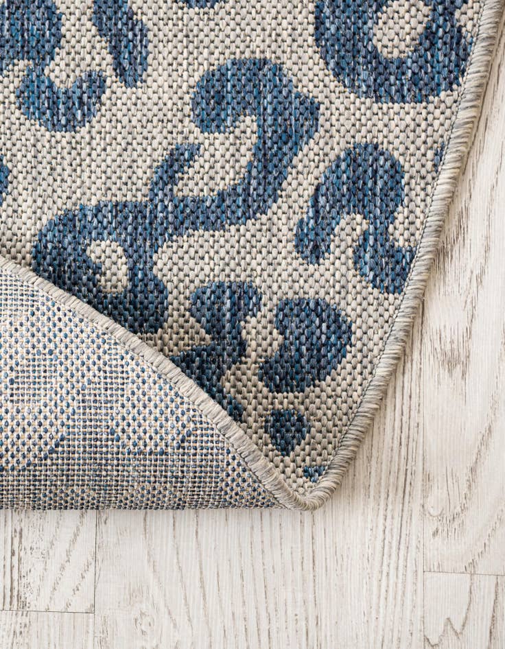 Detail image of  7' 10 x 10'  Washable Safari Indoor / Outdoor Oval Rug