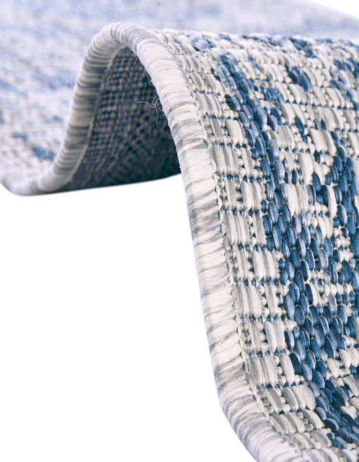 Detail image of  7' 10 x 10'  Washable Traditional Indoor / Outdoor Oval Rug