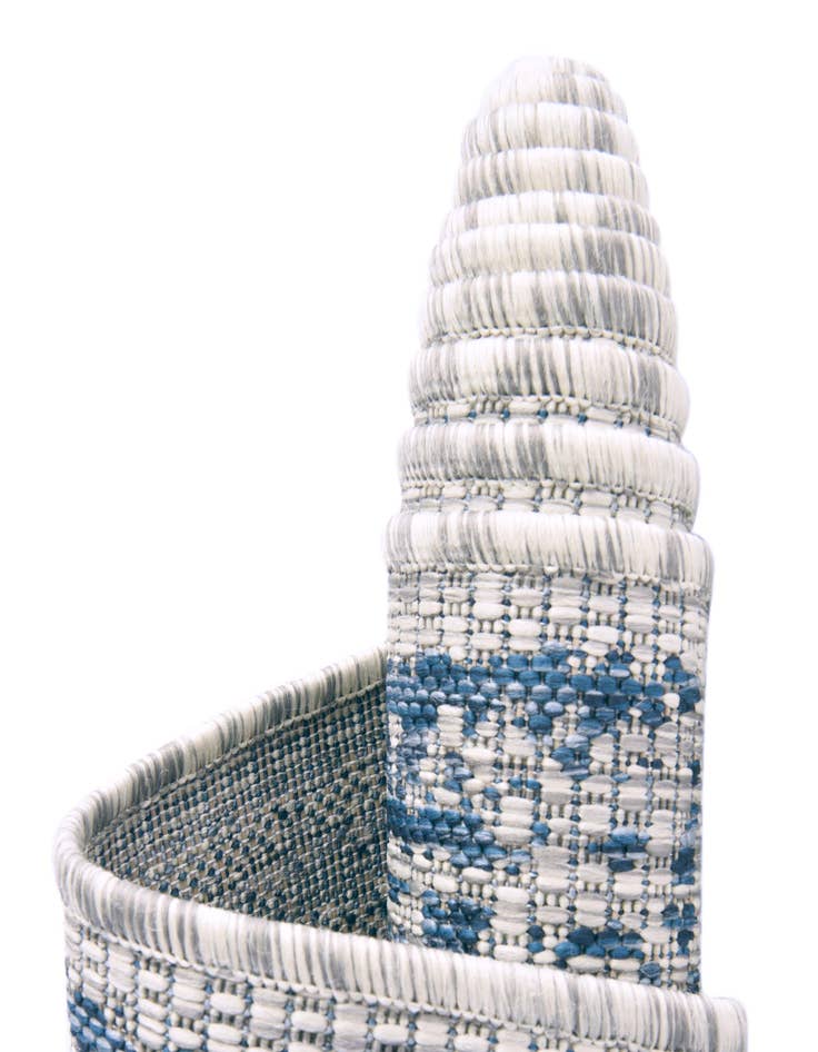 Detail image of  7' 10 x 10'  Washable Traditional Indoor / Outdoor Oval Rug