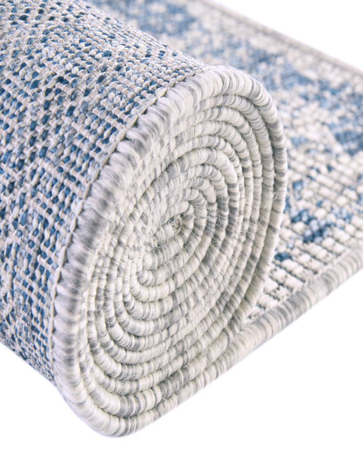 Detail image of  7' 10 x 10'  Washable Traditional Indoor / Outdoor Oval Rug