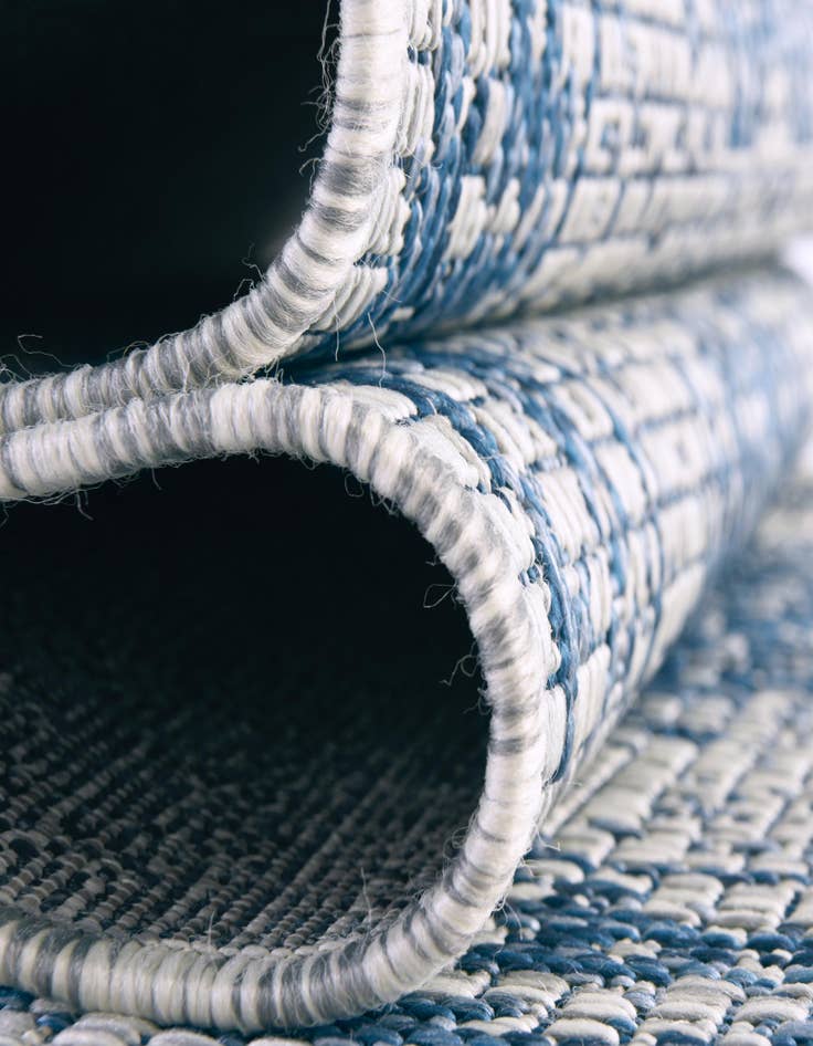 Detail image of  7' 10 x 10'  Washable Traditional Indoor / Outdoor Oval Rug