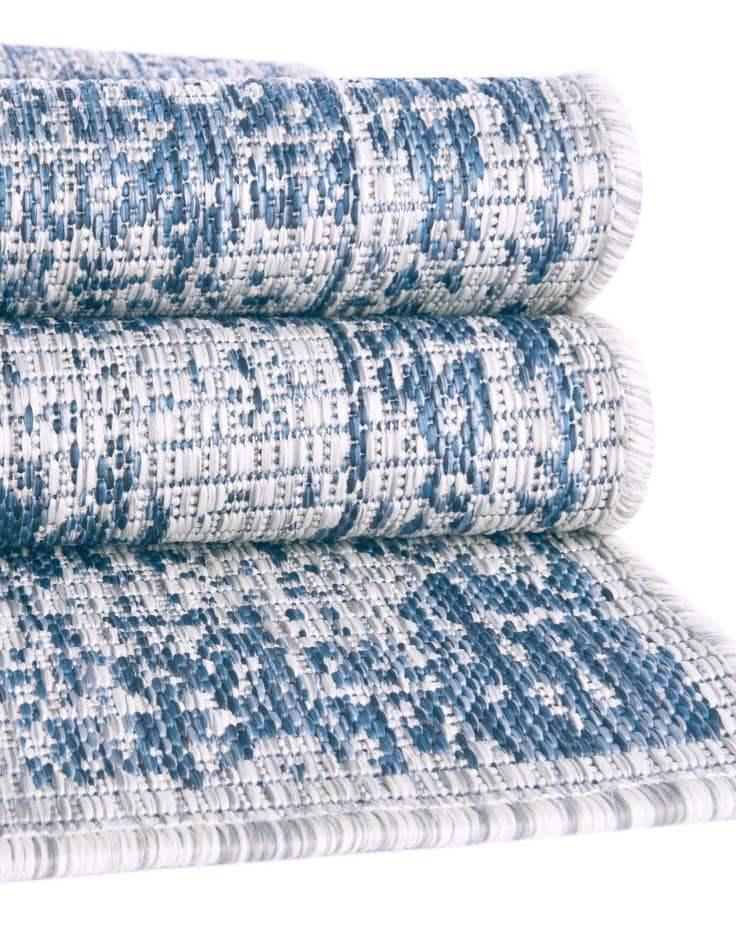 Detail image of  7' 10 x 10'  Washable Traditional Indoor / Outdoor Oval Rug