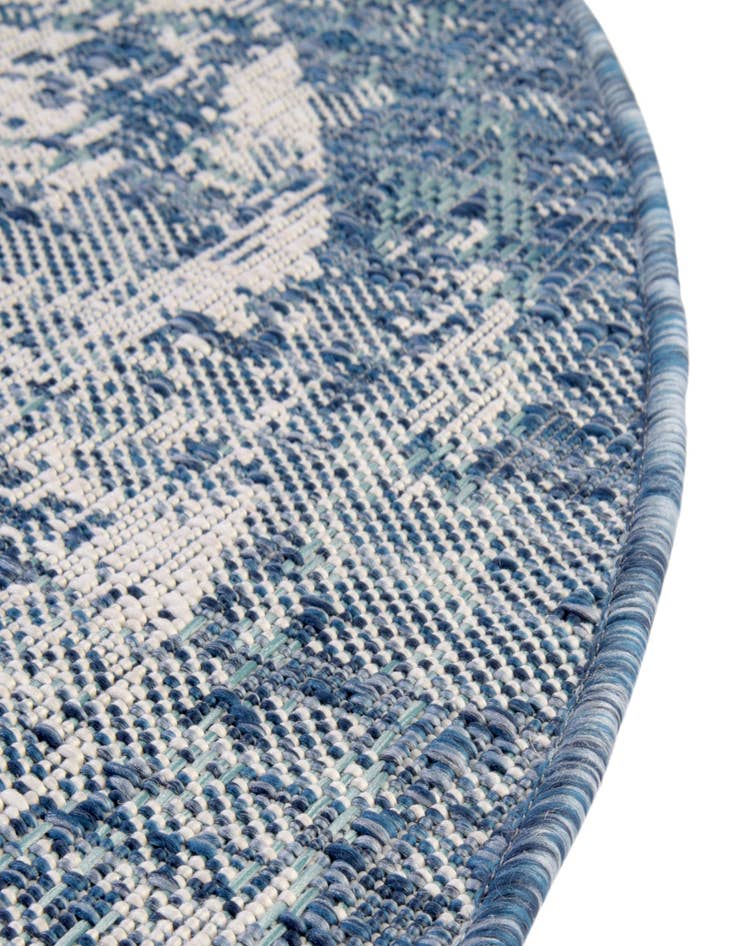 Detail image of  7' 10 x 10'  Washable Traditional Indoor / Outdoor Oval Rug