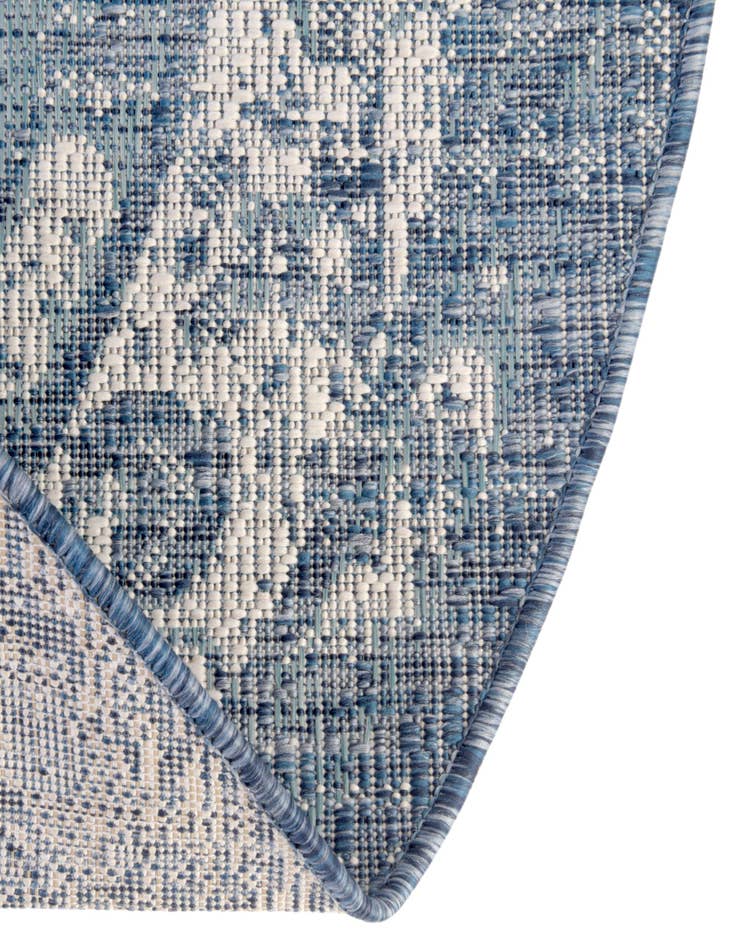 Detail image of  7' 10 x 10'  Washable Traditional Indoor / Outdoor Oval Rug
