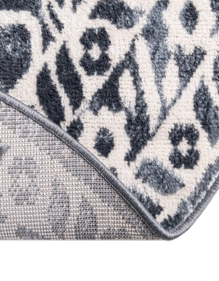 Detail image of  5' x 8' Oxford Oval Rug