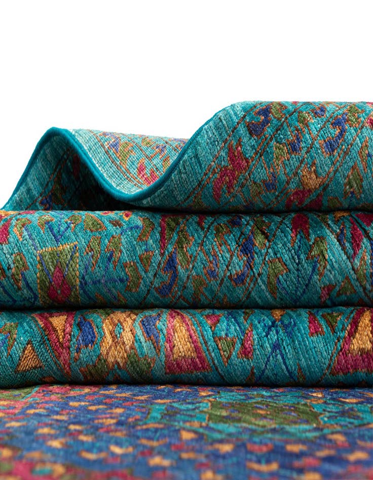 Detail image of  6' 10 x 10' Amina Wool Rug