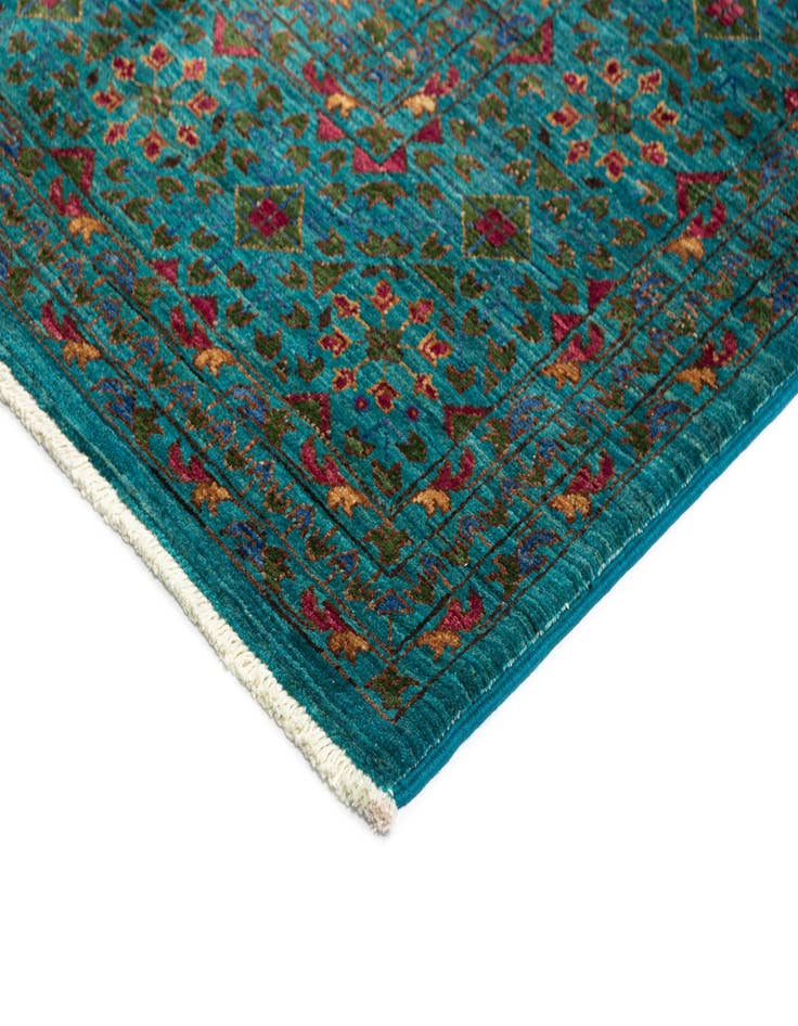Detail image of  6' 10 x 10' Amina Wool Rug