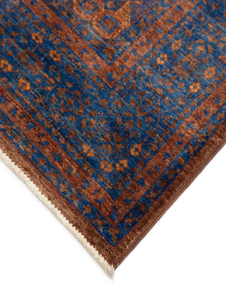 Detail image of  4' 6 x 5' 9 Amina Rug