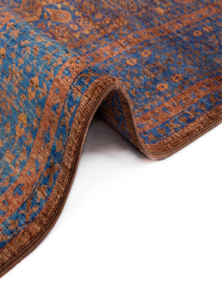 Detail image of  4' 6 x 5' 9 Amina Rug