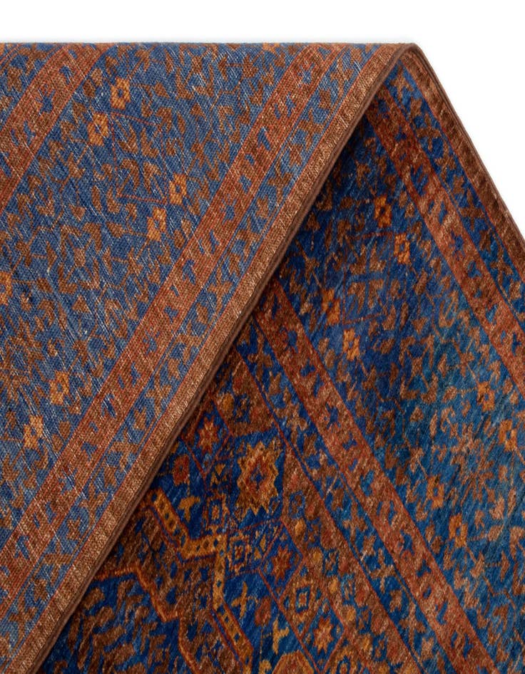 Detail image of  4' 6 x 5' 9 Amina Rug