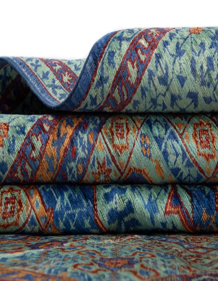 Detail image of  5' 1 x 6' 4 Amina Rug