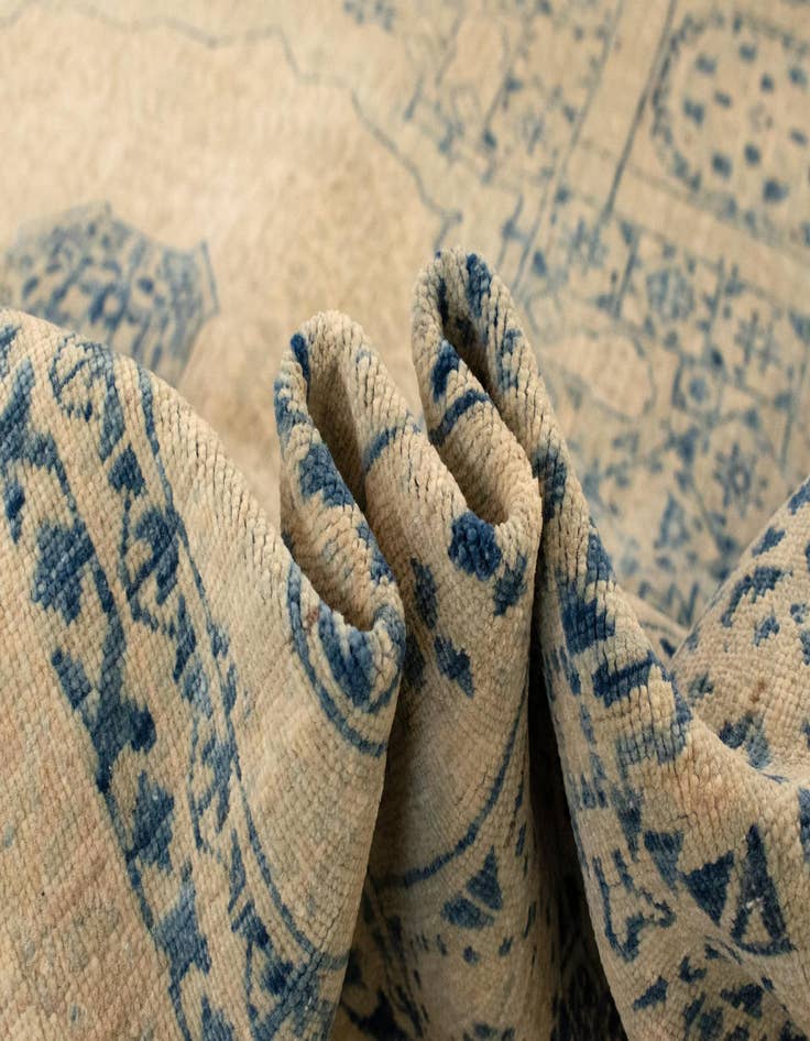 Detail image of  5' 9 x 7' 7 Amina Wool Rug