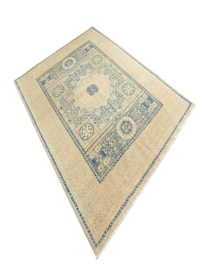 Detail image of  5' 9 x 7' 7 Amina Wool Rug