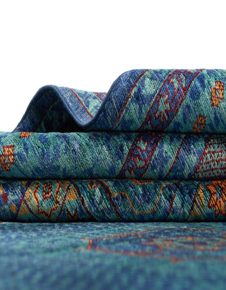 Detail image of  7' x 10' Amina Rug