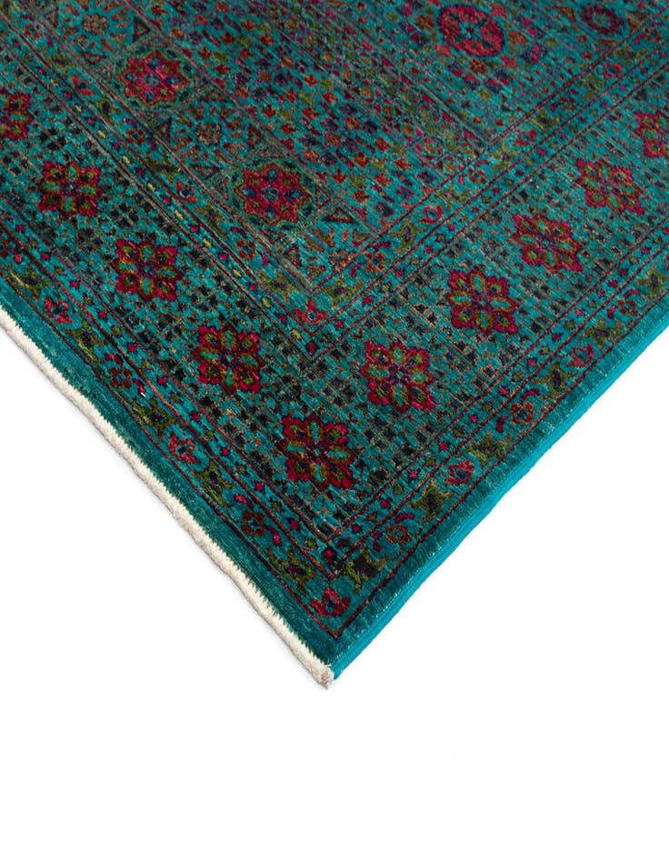 Detail image of  5' 9 x 7' 9 Amina Rug