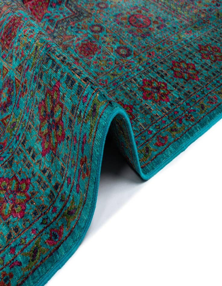 Detail image of  5' 9 x 7' 9 Amina Rug