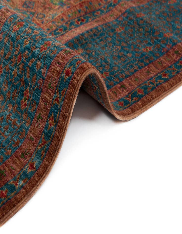 Detail image of  4' 11 x 6' 5 Amina Rug