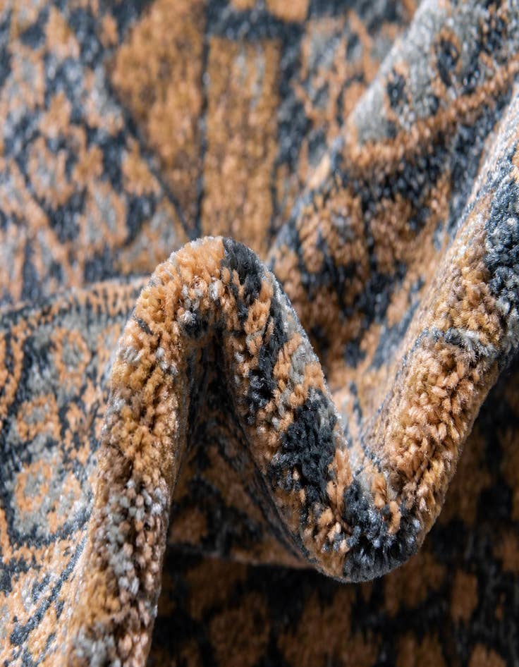 Detail image of  2' x 3' Amina Rug