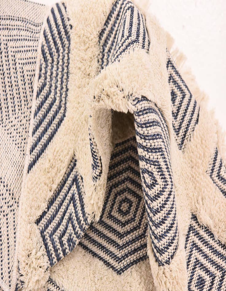 Detail image of 4' 9 x 7' 7 Arizona Rug