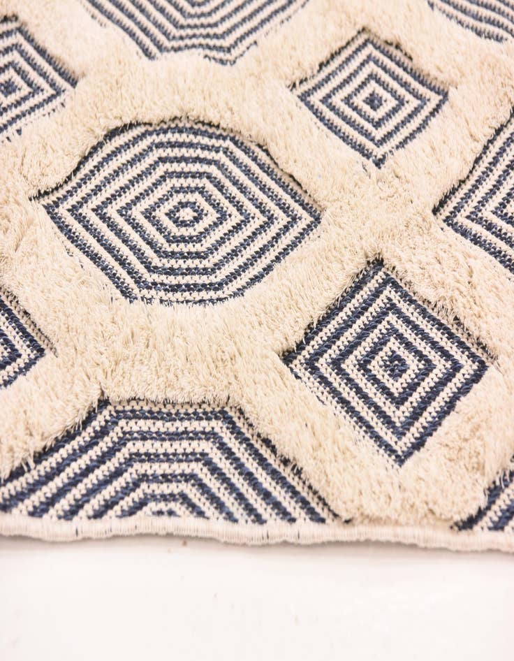 Detail image of 4' 9 x 7' 7 Arizona Rug