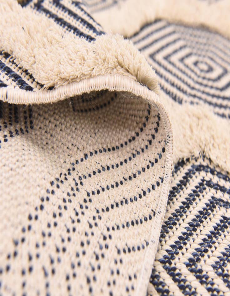 Detail image of 4' 9 x 7' 7 Arizona Rug