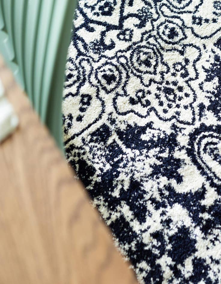 Detail image of  10' x 14' Arlington Rug