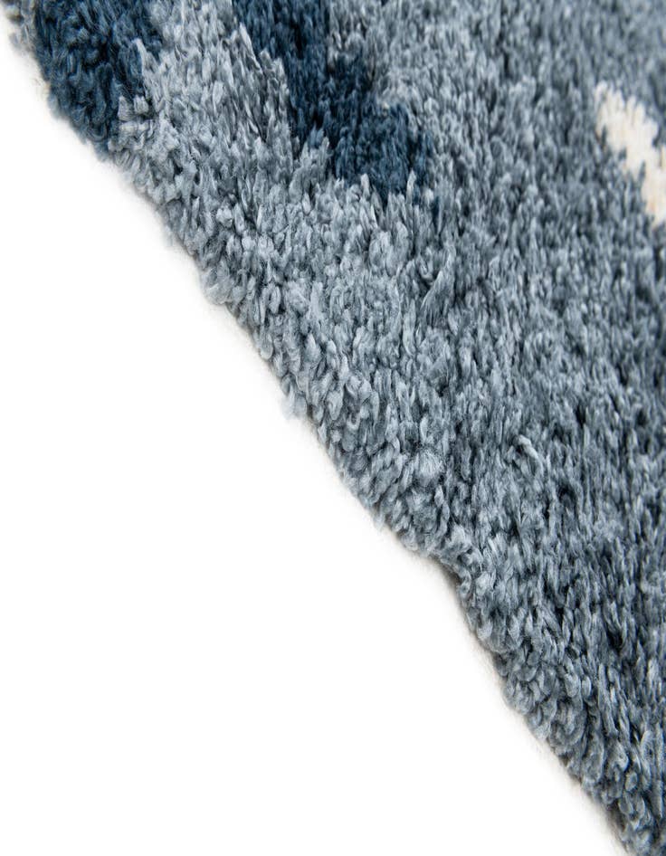 Detail image of  5' 4 x 7' 7 Athena Shag Rug