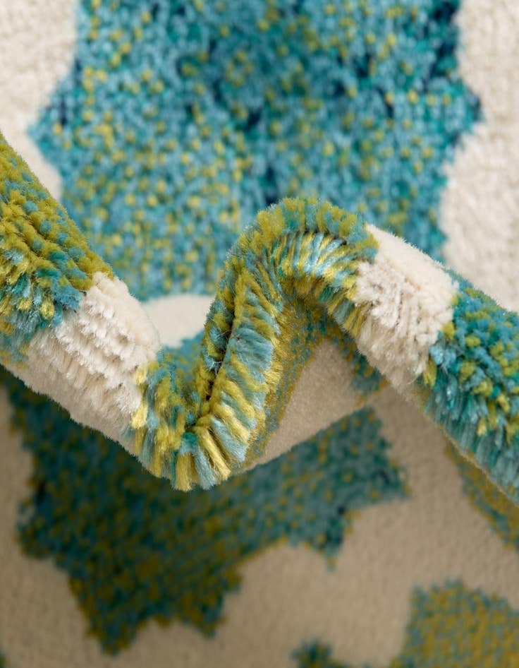 Detail image of  4' x 6' Azalea Rug