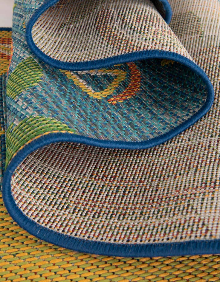 Detail image of  6' 1 x 9'  Washable Baja Indoor / Outdoor Rug