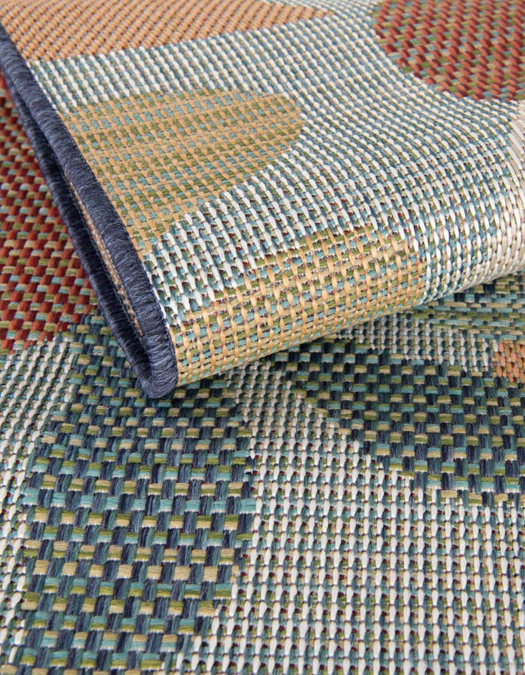 Detail image of  4' 1 x 6' 1  Washable Baja Indoor / Outdoor Rug